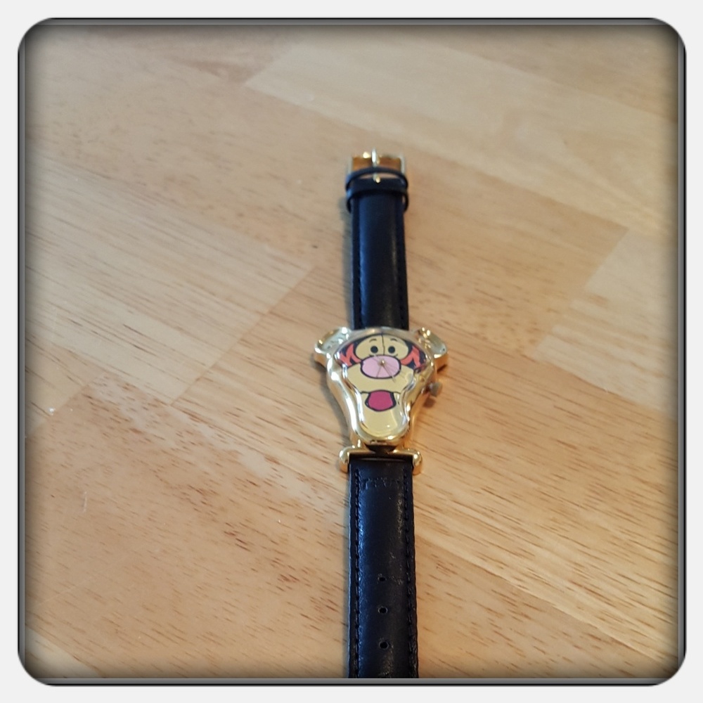 Woman's Tiger Watch - Picture 1 of 3